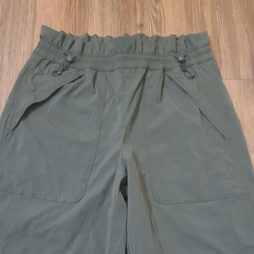 Athleta Forest Green Relaxed Pants used good conditionzise 4. - Picture 8 of 13